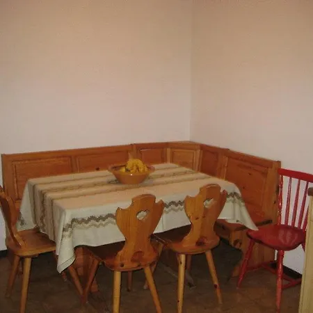 Apartment Guidon *